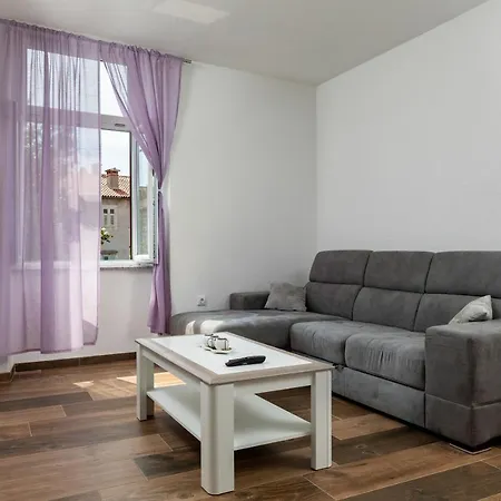 Smaila 1729 Pula