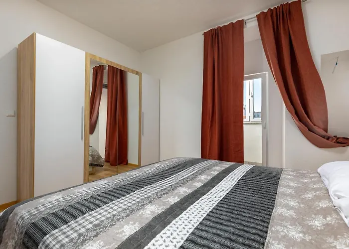 아파트 Smaila 1729 풀라