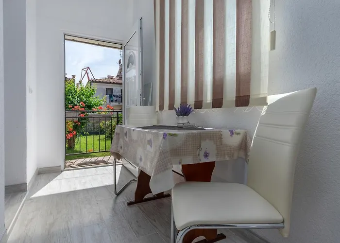 Smaila 1729 아파트 풀라